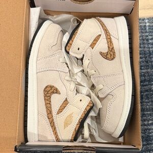 Nike Jordan 1 Mid SE Cream
